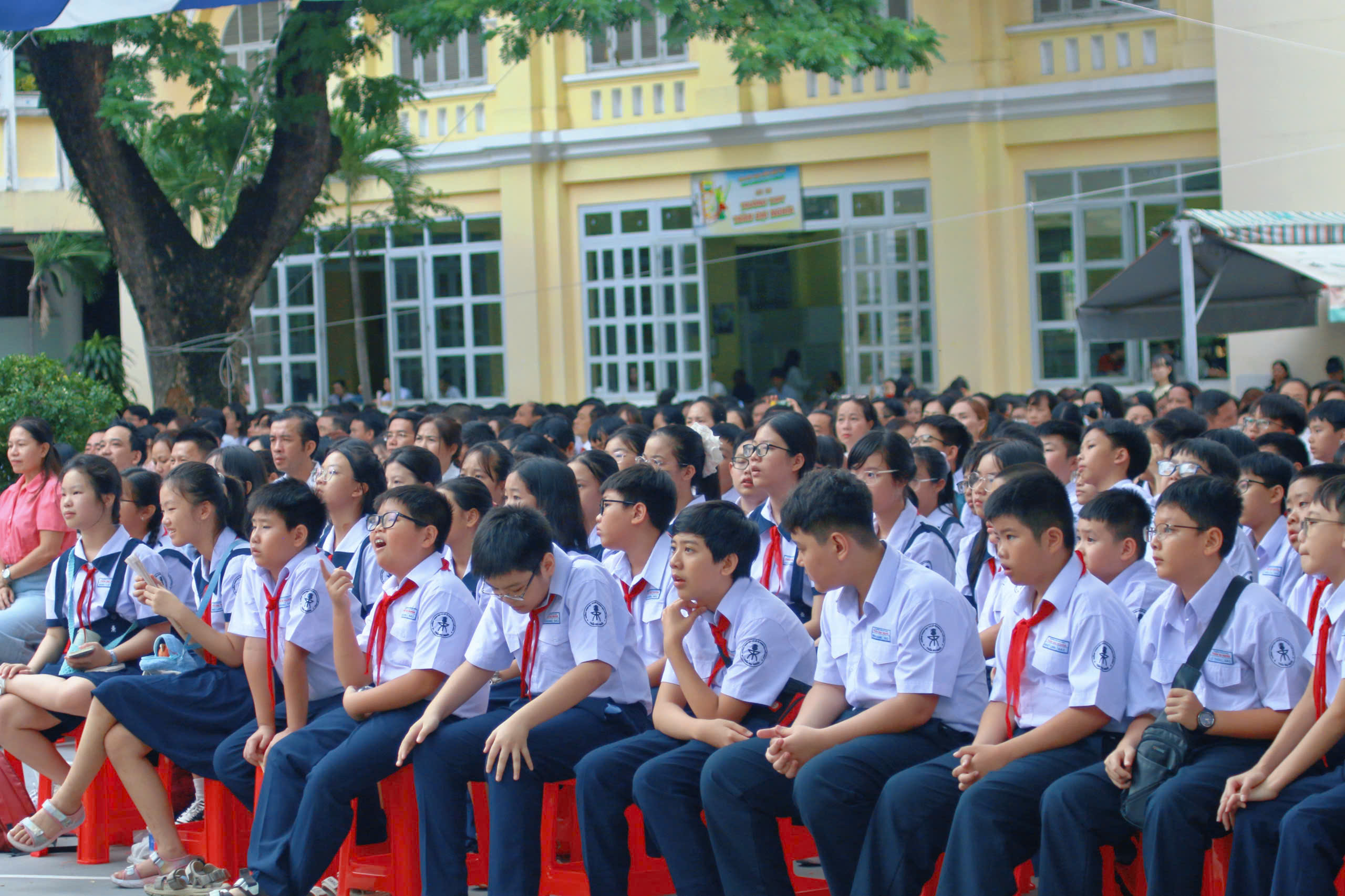 TP.HCM: Phường Sài Gòn đồng loạt khai giảng năm học mới, nhiều phụ huynh kỳ vọng vào năm học mới - 15