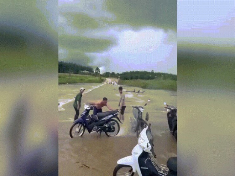 Clip: Pha rửa xe cho người khác có 1-0-2, ai ngờ “rửa” luôn cả xe mình