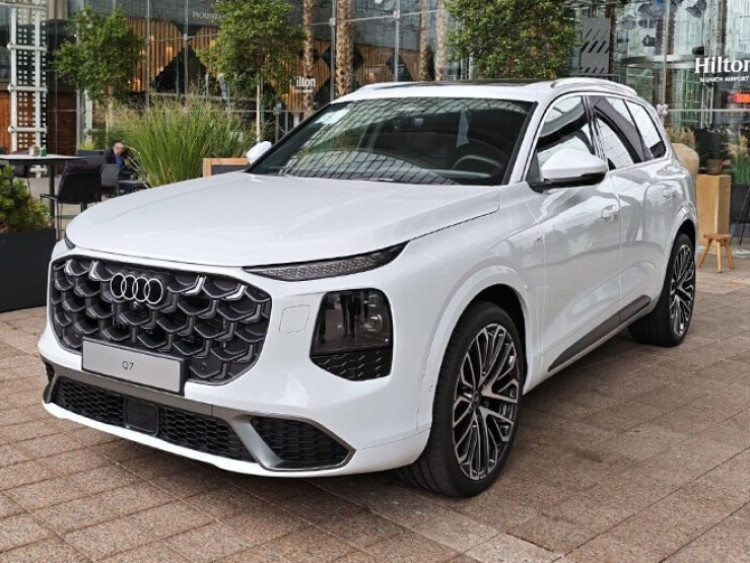 Bắt gặp xe Audi Q7 mới trên đường phố châu Âu