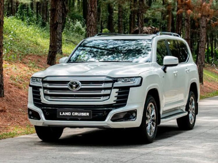 Toyota Land Cruiser 300 HEV công bố giá bán từ 4,7 tỷ đồng