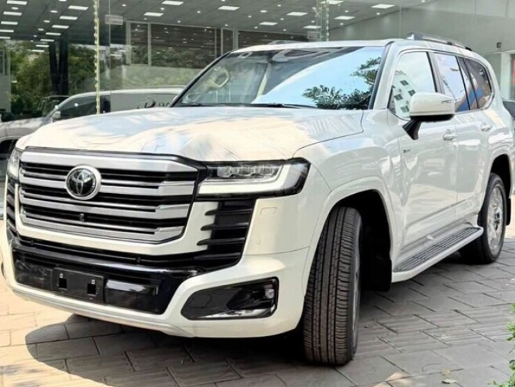 Chi tiết Toyota LC300 HEV mới, giá từ 4,73 tỷ đồng